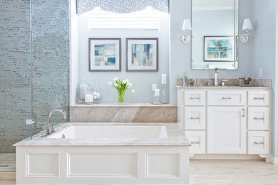 Example of a classic bathroom design in Houston