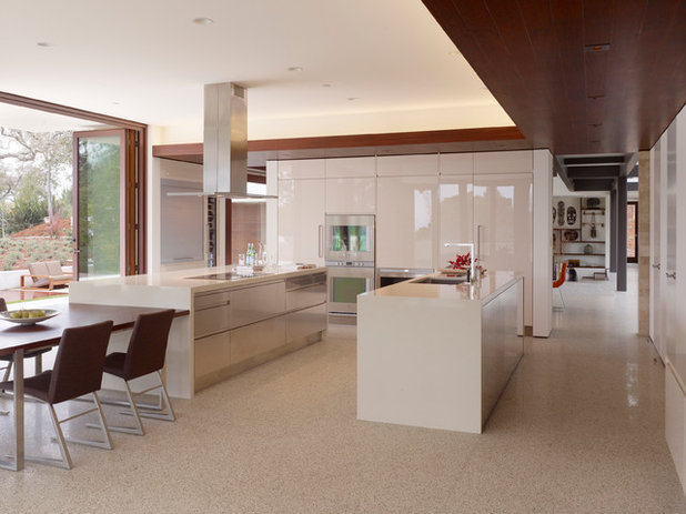 Modern Kitchen by Swatt | Miers Architects