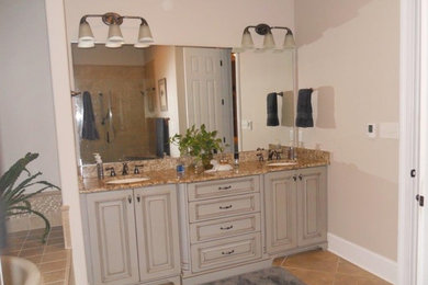 Bathroom - traditional bathroom idea in Charlotte