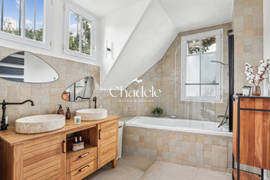 Photo of a contemporary bathroom.