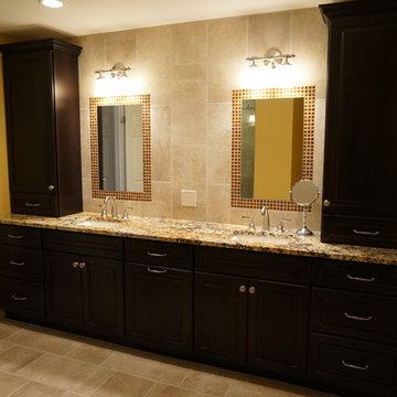 Traditional Bath with Extra Space
