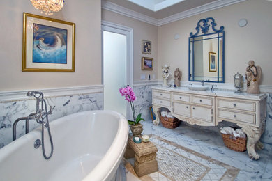 Example of a bathroom design in Orange County