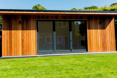 Large modern detached office/studio/workshop in Hertfordshire.
