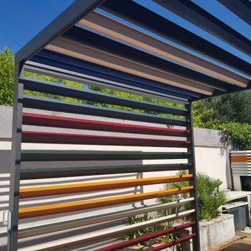 Création et installation d'une pergola coulissante colorée