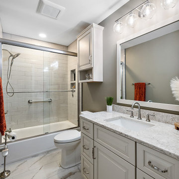 Starmark Maple Ridgeville Main/Guest Bathroom in Macadamia