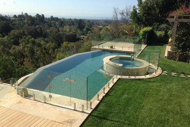 Infinity frame less glass pool fence