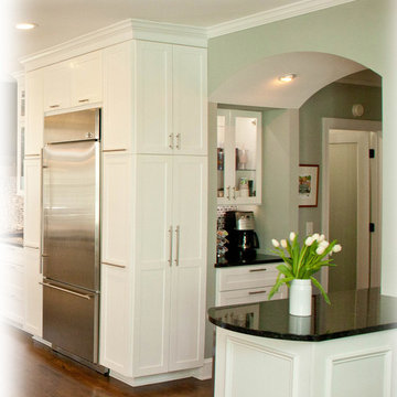 Contemporary Kitchen & Screened Porch Addition / Renovation