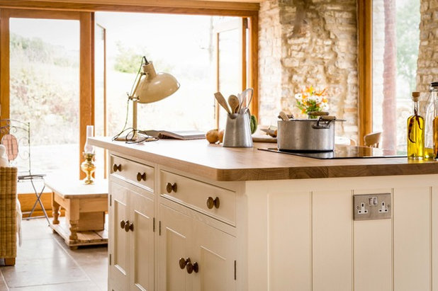 Traditional Kitchen by Sustainable Kitchens