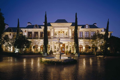 Tuscan exterior home photo in Los Angeles