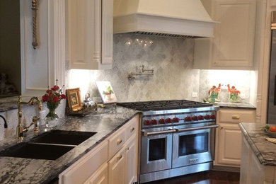 Inspiration for a transitional kitchen remodel in Austin