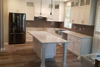 Kitchen photo in Los Angeles