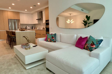 Living room photo in Tampa