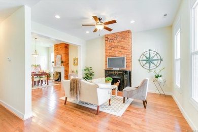 Elegant living room photo in Richmond