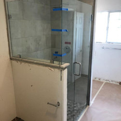 Mandril, Bonita - Shower Doors
