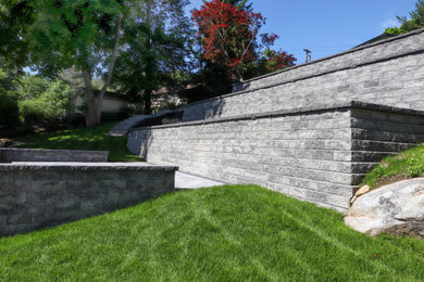 Inspiration for a traditional landscaping in New York.