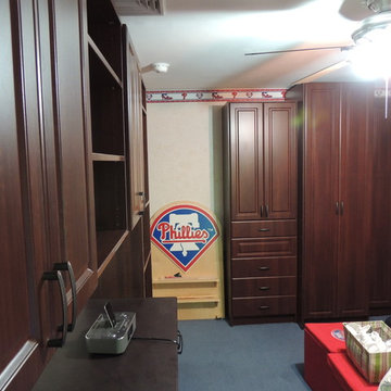 WALL UNITS FOR TEEN'S ROOM