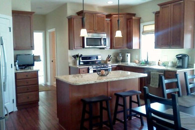 Kitchen photo in Cleveland