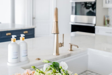 Transitional kitchen photo in Raleigh