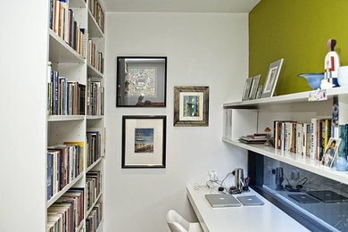 Inspiration for a small contemporary home design in Melbourne.