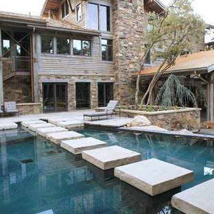 ソルトレイクシティのラスティックスタイルのおしゃれな競泳用プール (コンクリート敷き ) の写真