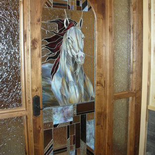 Esempio di una porta d'ingresso stile americano di medie dimensioni con pavimento in terracotta, una porta singola e una porta in vetro