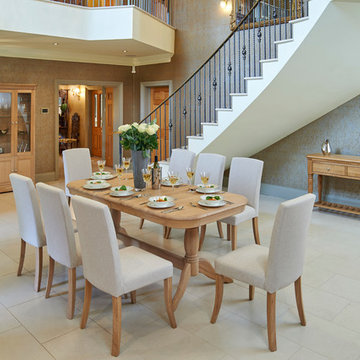 Lambourne & Buckingham Dining Set