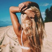 Mya Lees foto