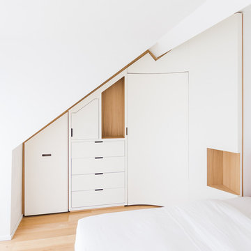 Dressing et table de chevet Pô courbes sous les toits