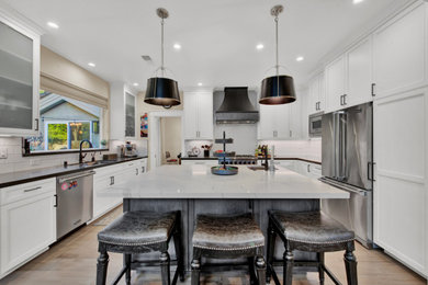 Kitchen - kitchen idea in Sacramento