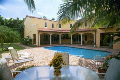 Tuscan patio photo in Miami