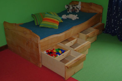 Kinderbett mit viel Stauraum