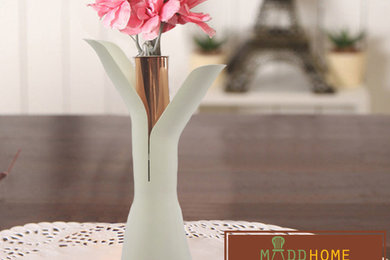 Beautiful White Petals Flower Vase