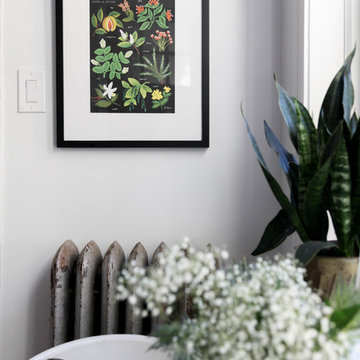 My Houzz: Wood-and-White Charm in a Graphic Designer’s Apartment