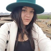Bee Mendozas foto