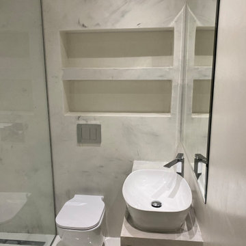 Microcement coatings in bathrooms
