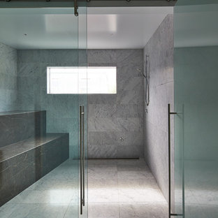 メルボルンの巨大なコンテンポラリースタイルのおしゃれなホームジム (白い壁、大理石の床) の写真