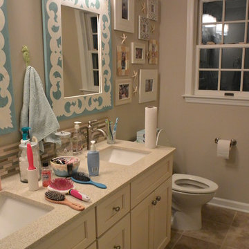 Beach Themed Glen Gardner Children's Bathroom