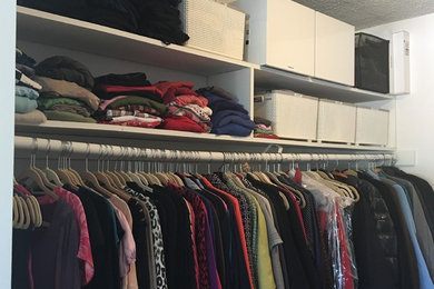 Example of a trendy closet design in Los Angeles