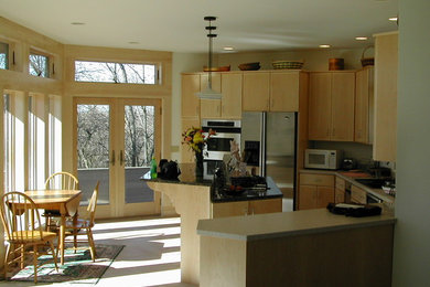 Example of a transitional kitchen design in Columbus