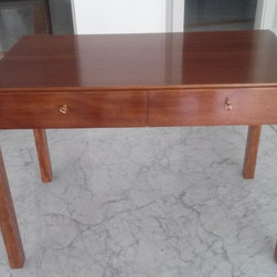 Mesa escritorio con cajones de llave - Desks And Hutches