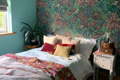 他の地域にあるトロピカルスタイルのおしゃれな寝室のレイアウト