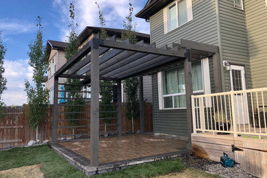 Example of an arts and crafts deck design