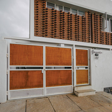 Lateral House