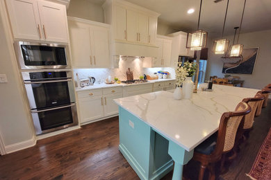 Elegant l-shaped kitchen photo with an island