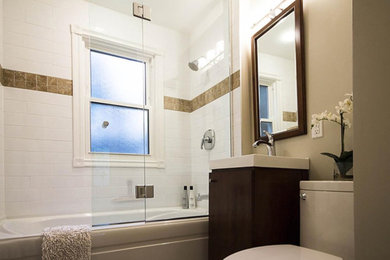 オタワにあるおしゃれな浴室の写真