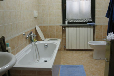 ミラノにあるおしゃれな浴室の写真