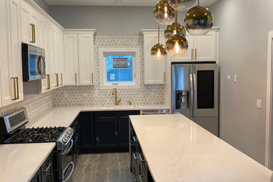 Kitchen - kitchen idea in Chicago