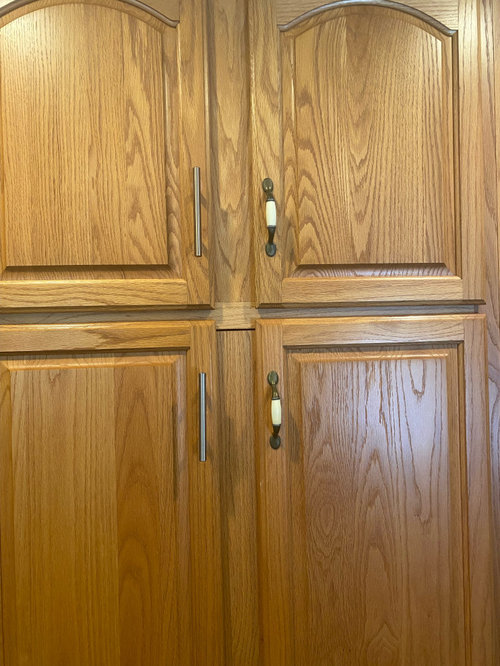 Kitchen hardware for golden oak