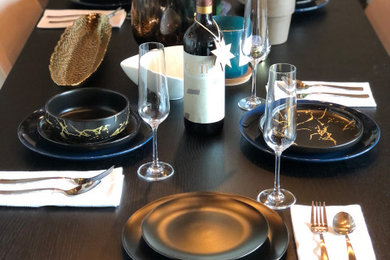 Inspiration for a contemporary dining room remodel in Chicago