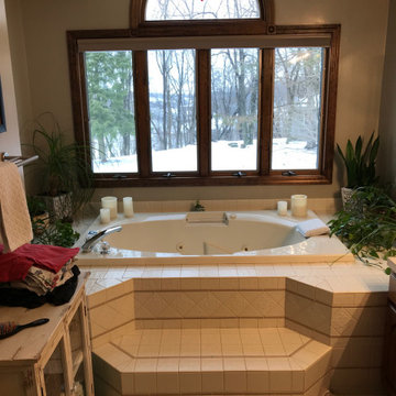 Traditional Style Master Bathroom with Stand Alone Soaking Tub